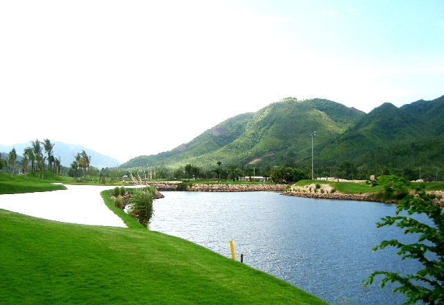 Diamond Bay Golf & Villas (